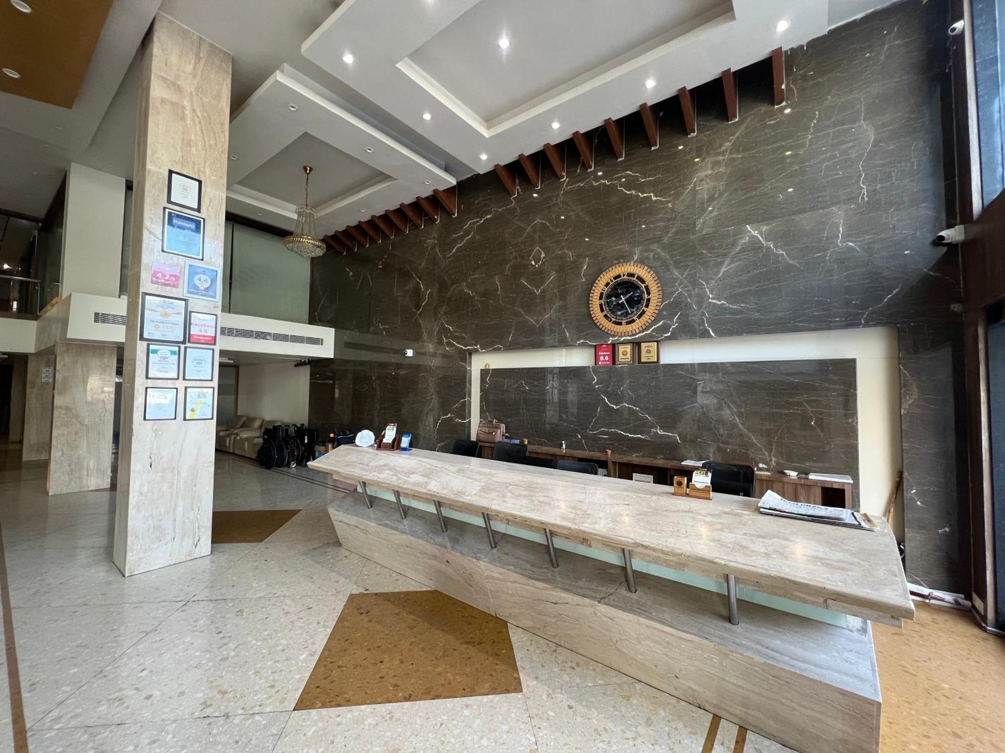 Hotel The Evergrand Palace Rajkot Exterior photo